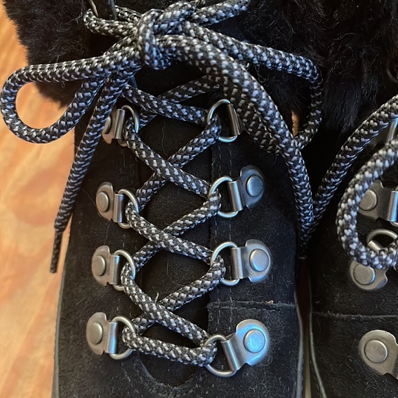 Black Kookaburra boots by Ugg, size 6 - Picture 8 of 12